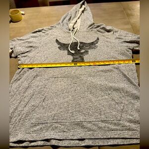 Under Armour Project Rock short sleeve hoodie size xxl
